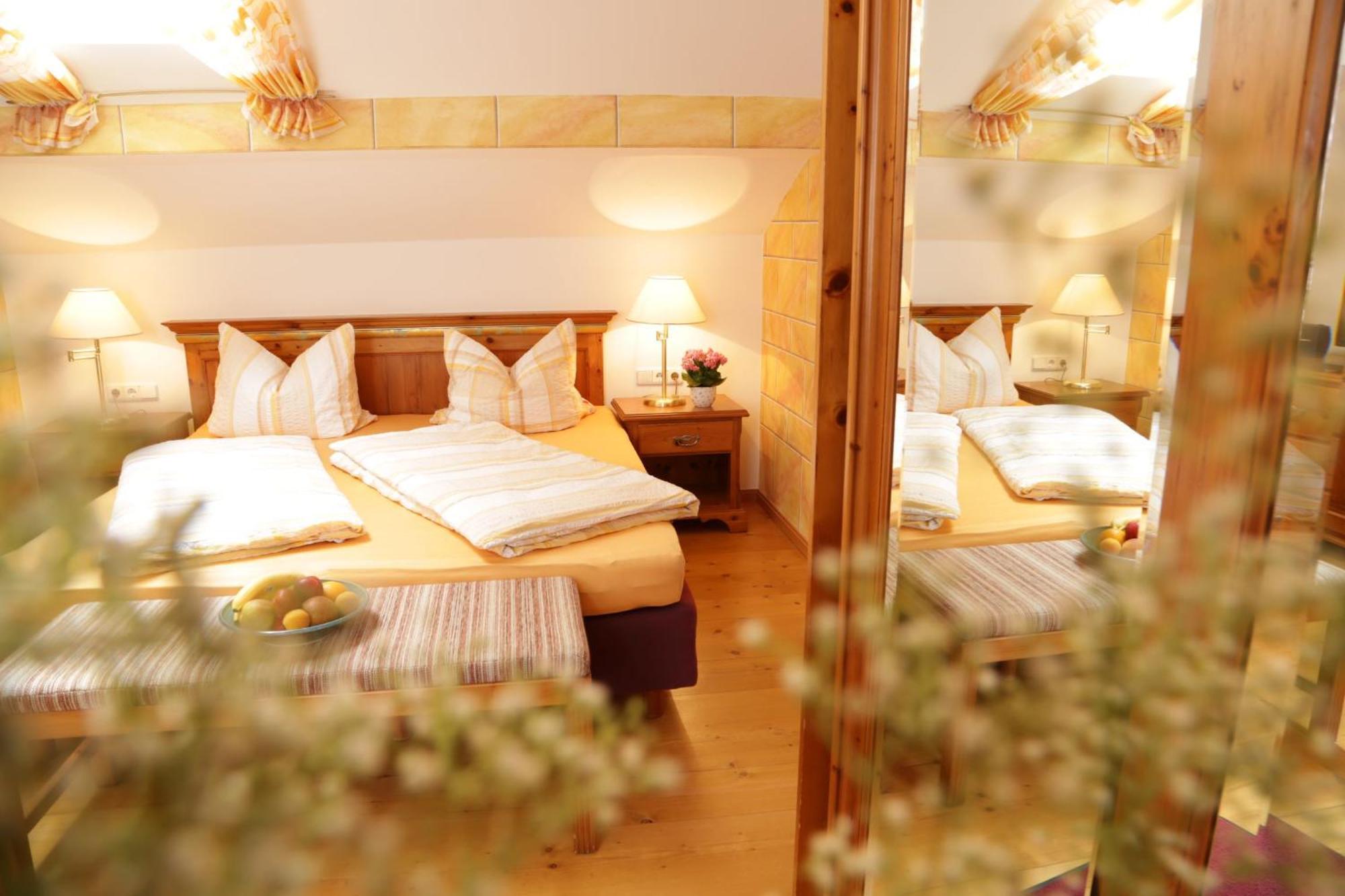 Lindlweberhof Hotel Розенхайм Екстериор снимка