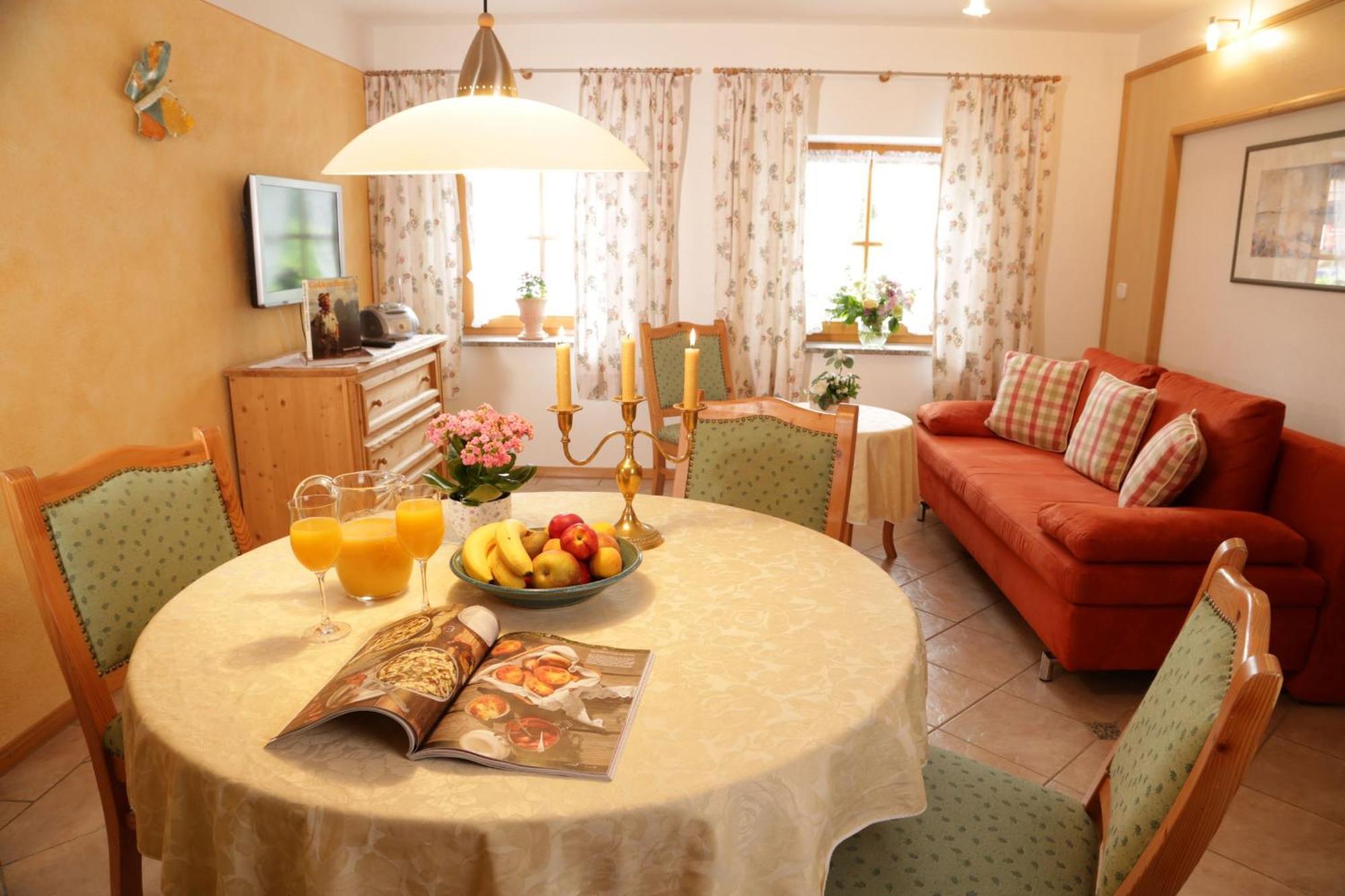 Lindlweberhof Hotel Розенхайм Екстериор снимка