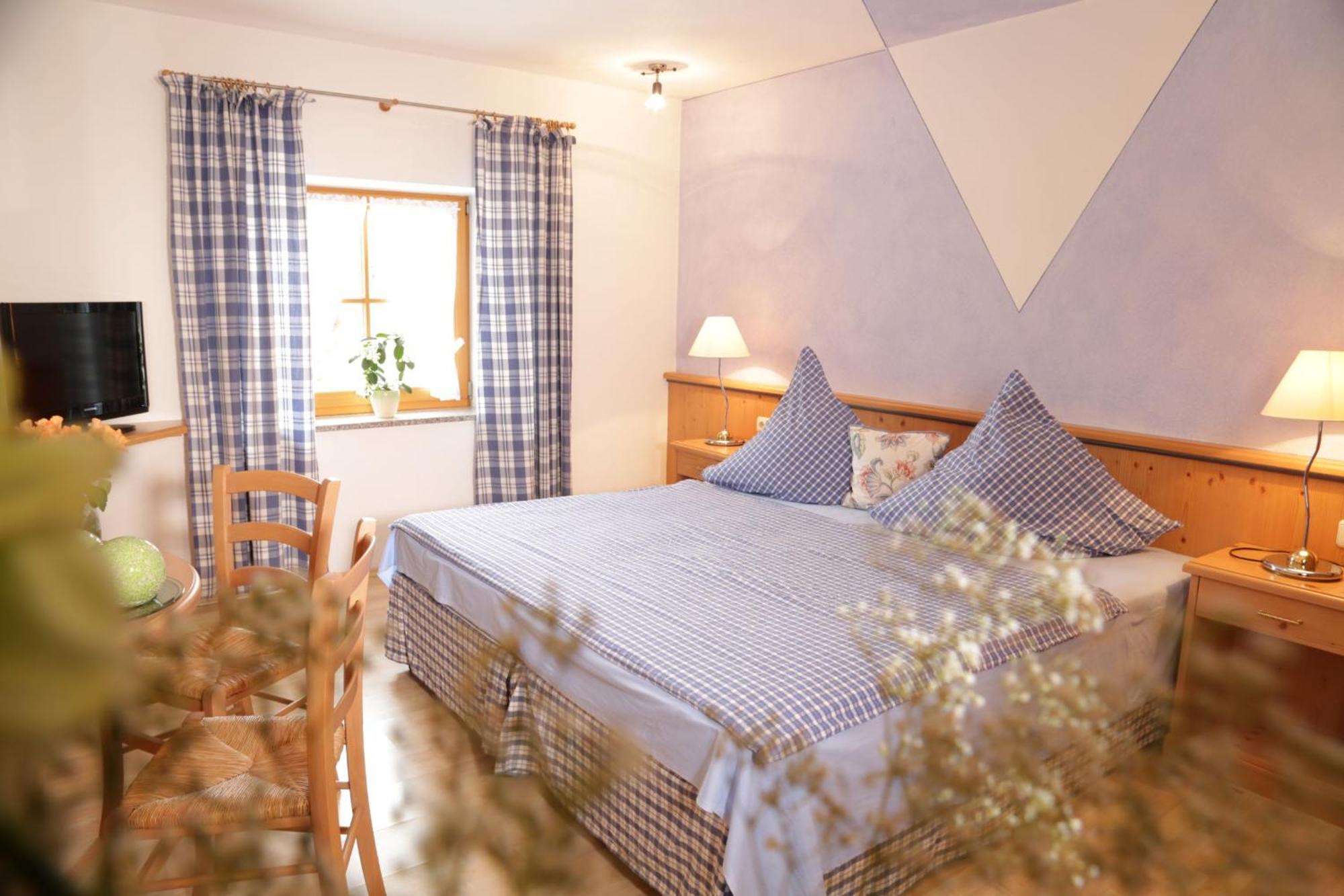Lindlweberhof Hotel Розенхайм Екстериор снимка