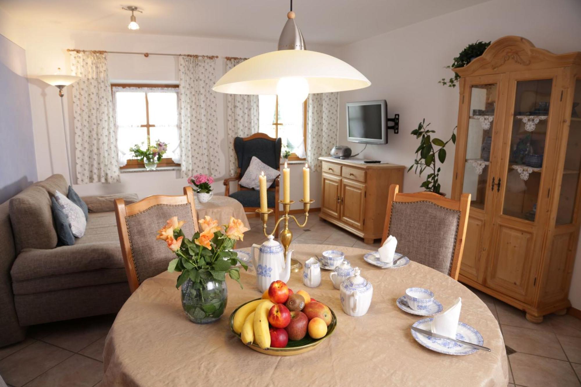 Lindlweberhof Hotel Розенхайм Екстериор снимка